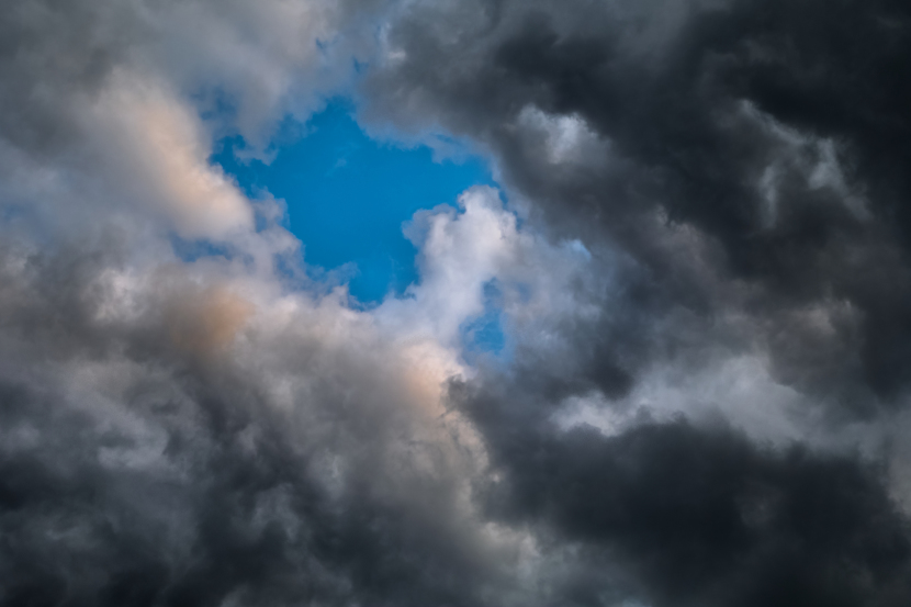 cloud clouds sky zephyr golden golden-hour amber amber-sky breeze float floating motion breeze dusk glow glowing