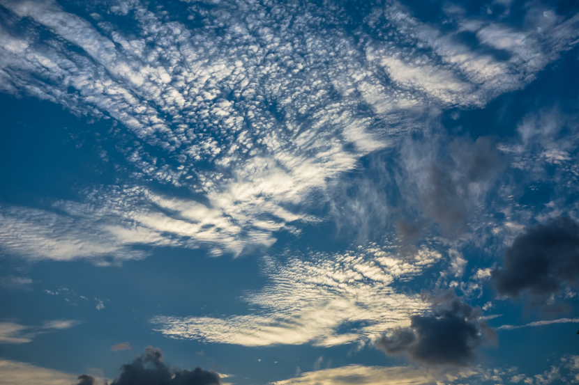 cloud clouds sky zephyr golden golden-hour amber amber-sky breeze float floating motion breeze dusk glow glowing