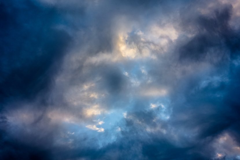 cloud clouds sky zephyr skyscape golden golden-hour amber amber-sky breeze float floating motion breeze dusk glow glowing